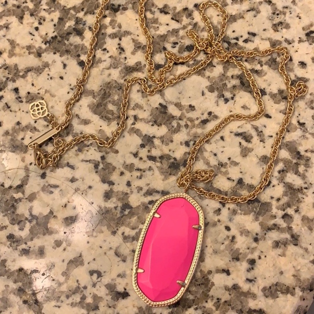 Kendra Scott necklace